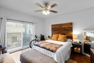3528 W Shakespeare Ave in Chicago, IL - Foto de edificio - Building Photo