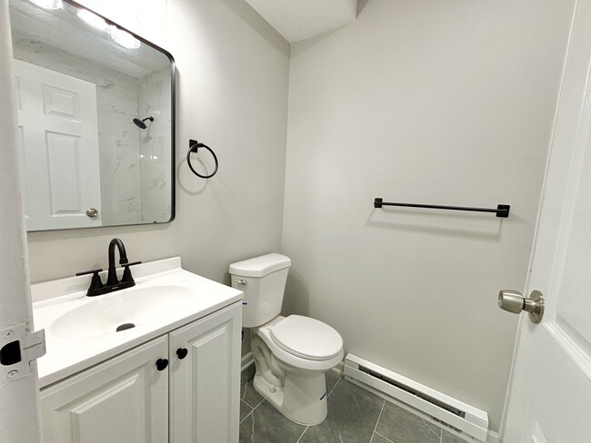 693 Washington St, Unit 1A in Middletown, CT - Building Photo - Building Photo