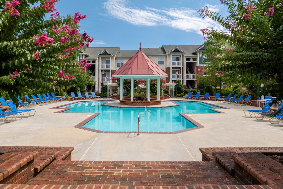 Sterling Glen Apartments in Chesterfield, VA - Building Photo