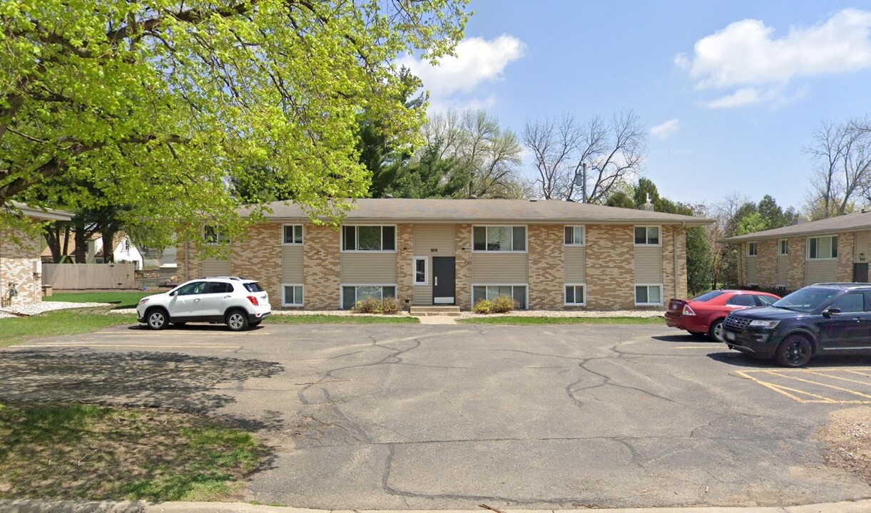 906 Luther Pl in Albert Lea, MN - Building Photo