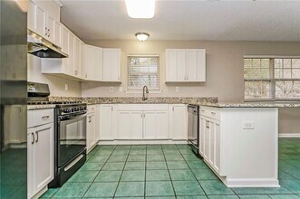 124 Springvalley Cir in Stockbridge, GA - Building Photo - Building Photo