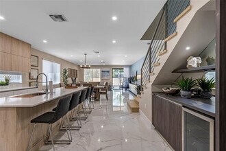 811 SW 10th Terrace in Fort Lauderdale, FL - Building Photo - Building Photo