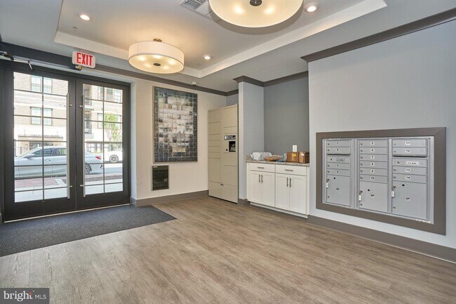2319 Field Point Rd-Unit -103 in Herndon, VA - Building Photo - Building Photo