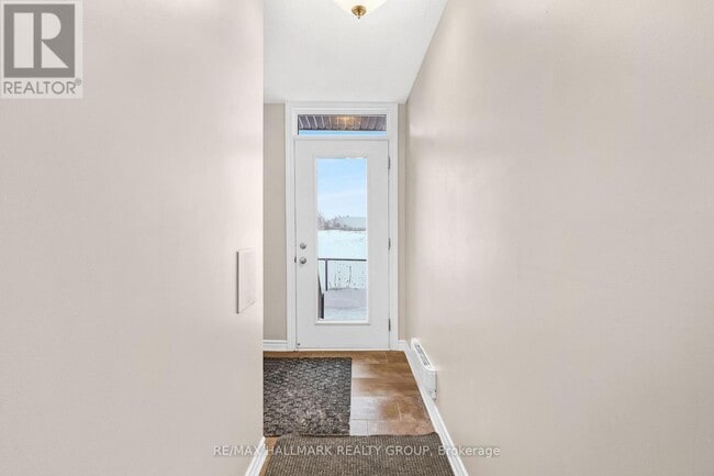 565 Ozawa Private in Ottawa, ON - Building Photo - Building Photo