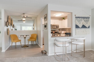 ReNew PARKone in St. Louis Park, MN - Foto de edificio - Interior Photo