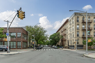 205 Norman Ave in Brooklyn, NY - Building Photo - Building Photo