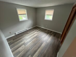 320 Emmett St in Bristol, CT - Building Photo - Building Photo