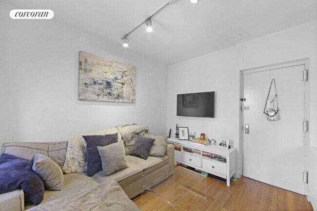 55 Barrow St in New York, NY - Building Photo - Building Photo