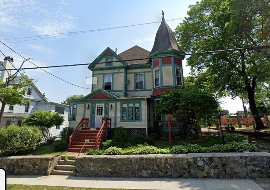 118 Locust St in Dover, NH - Building Photo