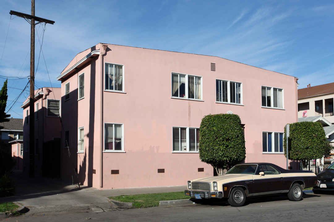 727 Olive Ave in Long Beach, CA - Building Photo