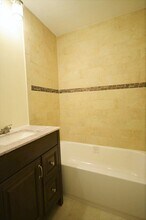 349 Sumner St, Unit 1 in Boston, MA - Foto de edificio - Building Photo