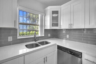 17115 NW 12th Ct in Miami, FL - Foto de edificio - Building Photo