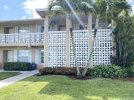 2480 Juniper Dr in Delray Beach, FL - Building Photo