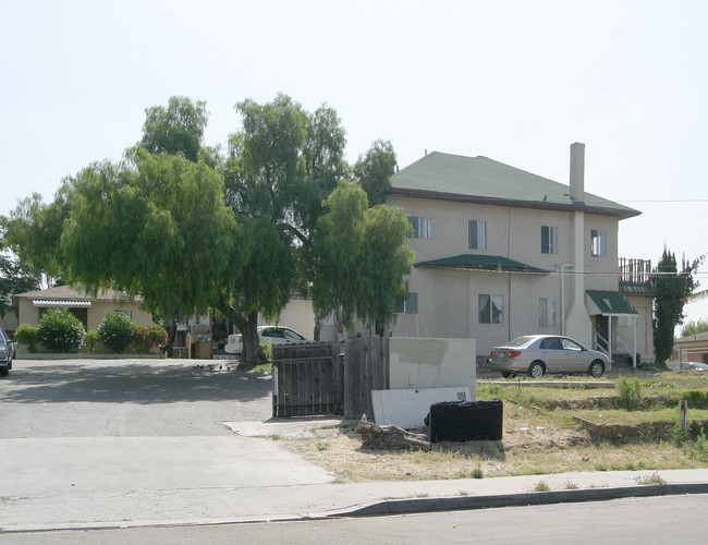 619-625 Palm Ave in National City, CA - Foto de edificio - Building Photo