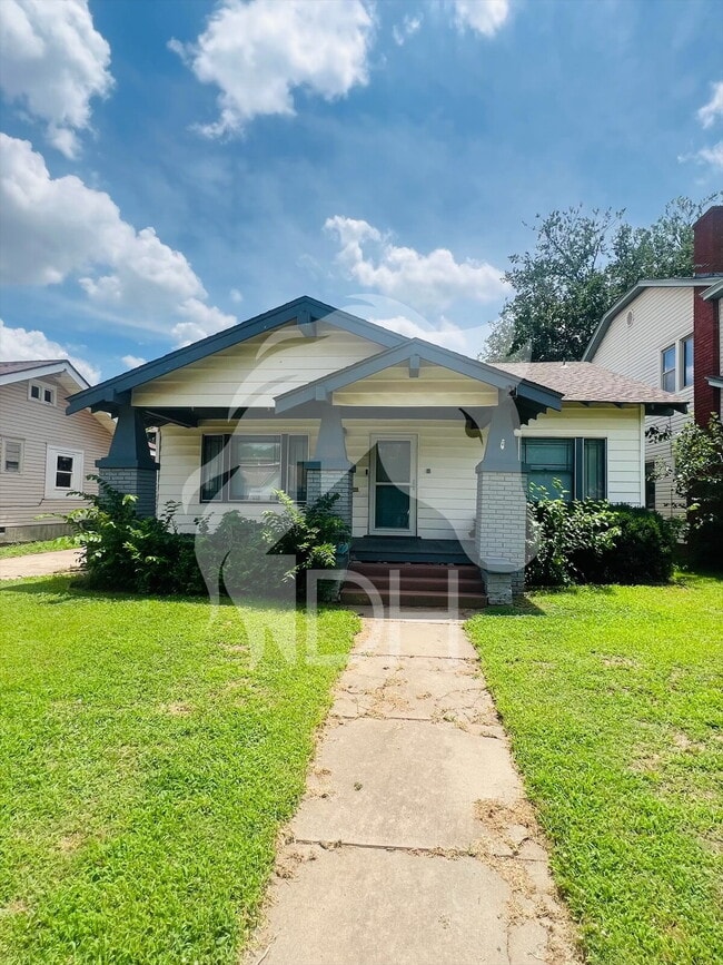 property at 807 W York Ave