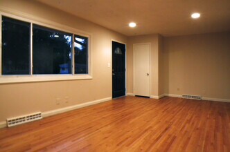 9340 Oakland Ave S in Bloomington, MN - Building Photo - Building Photo