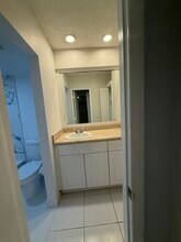 2700 Riverside Dr in Coral Springs, FL - Building Photo - Building Photo