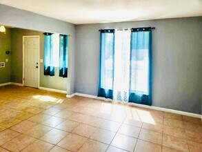 1222 Boyden Ave in Lancaster, CA - Foto de edificio - Building Photo