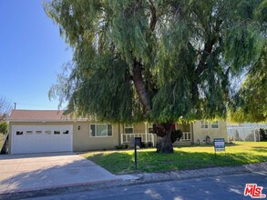 19550 Lorne St in Los Angeles, CA - Building Photo - Building Photo