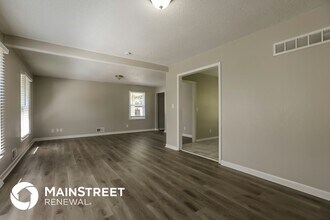 7916 Sunset Cir in Grandview, MO - Building Photo - Building Photo