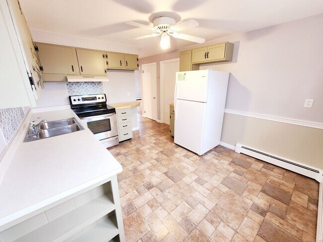 11 Union Pl in Manchester, CT - Building Photo - Building Photo