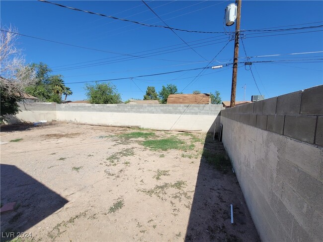 1936 Lawry Ave in North Las Vegas, NV - Foto de edificio - Building Photo