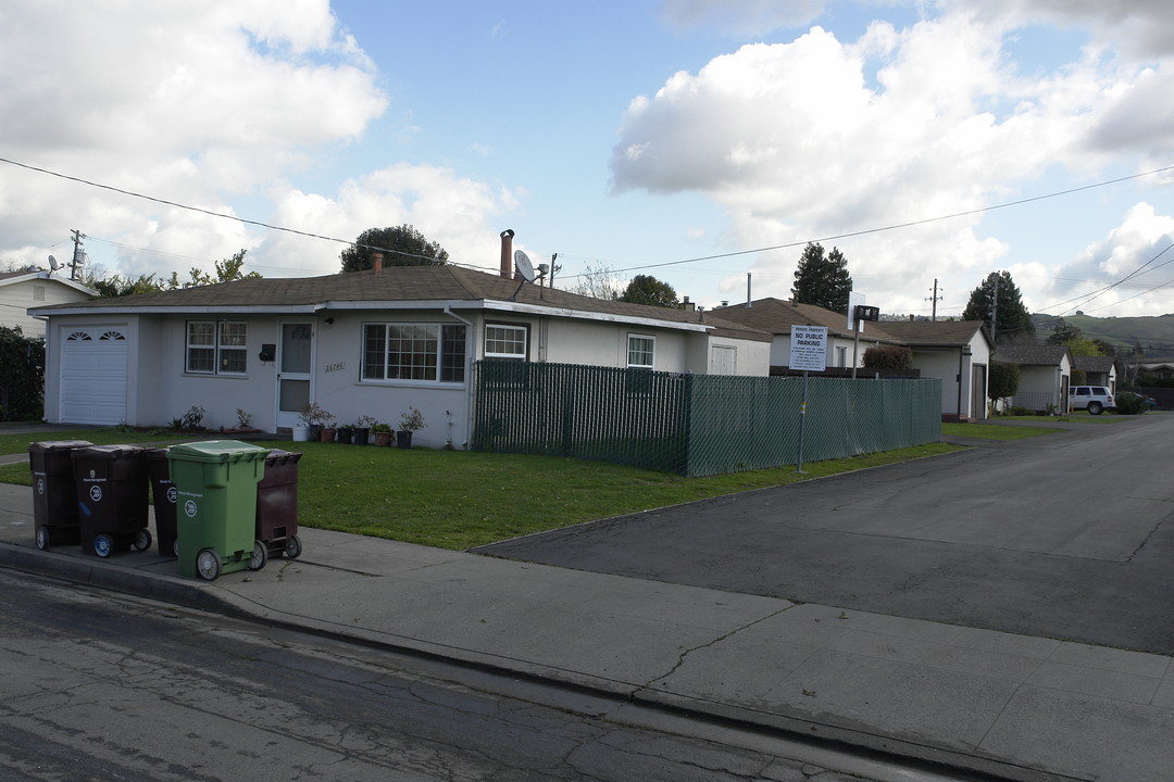 26746-26762 Gading Rd in Hayward, CA - Building Photo