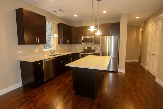 2639 W Potomac Ave, Unit G04C