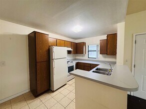 4090 N Pine Island Rd, Unit 301 in Sunrise, FL - Foto de edificio - Building Photo