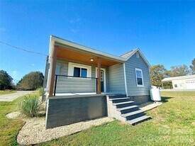 1475 Oakland Rd in Forest City, NC - Building Photo