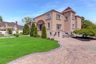 54 Shore Dr in Oakdale, NY - Building Photo - Building Photo