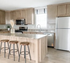 17074 Coventry Ln in Holly, MI - Building Photo