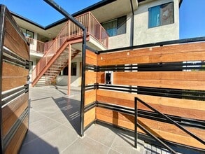 3207 W 3rd St in Los Angeles, CA - Building Photo - Building Photo