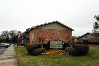 Dauphin Gate Apartments in Mobile, AL - Building Photo - Building Photo