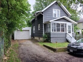 1008 Elwell Ct in Akron, OH - Building Photo