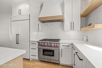 28 Beach St, Unit 43 in Sea Bright, NJ - Building Photo - Building Photo