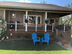 5837 Rockhill Rd in Kansas City, MO - Building Photo - Building Photo
