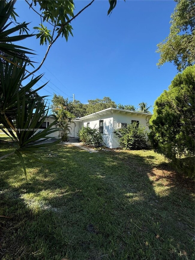 1503 NE 128th St in North Miami, FL - Building Photo - Building Photo