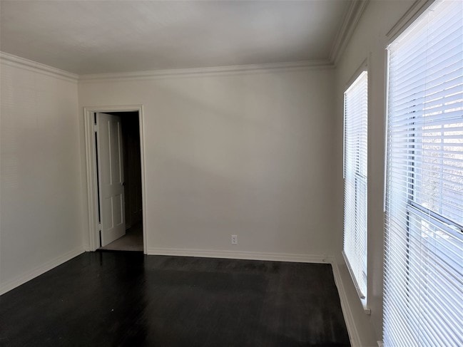 6846 Camrose Dr, Unit 6846 in Los Angeles, CA - Foto de edificio - Building Photo