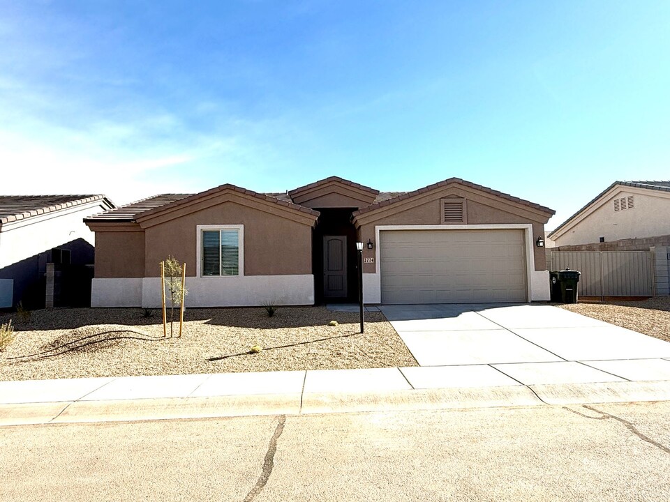 3774 Meadowbrook Ln in Kingman, AZ - Foto de edificio