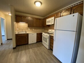 377 Huse Rd-Unit -10 in Manchester, NH - Foto de edificio - Building Photo