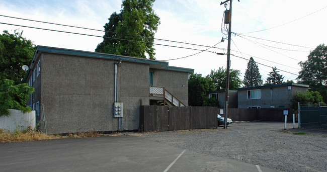 540 Almaden St in Eugene, OR - Foto de edificio - Building Photo