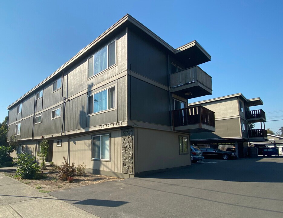 1004 S Cloverdale St in Seattle, WA - Building Photo