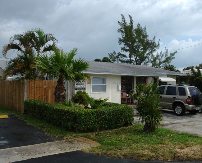 1923 Roosevelt St in Hollywood, FL - Building Photo - Building Photo