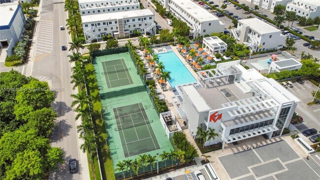 10300 NW 66th St, Unit 305 in Doral, FL - Building Photo - Building Photo