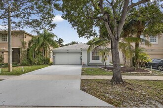 1475 Running Oak Ln in Royal Palm Beach, FL - Building Photo - Building Photo