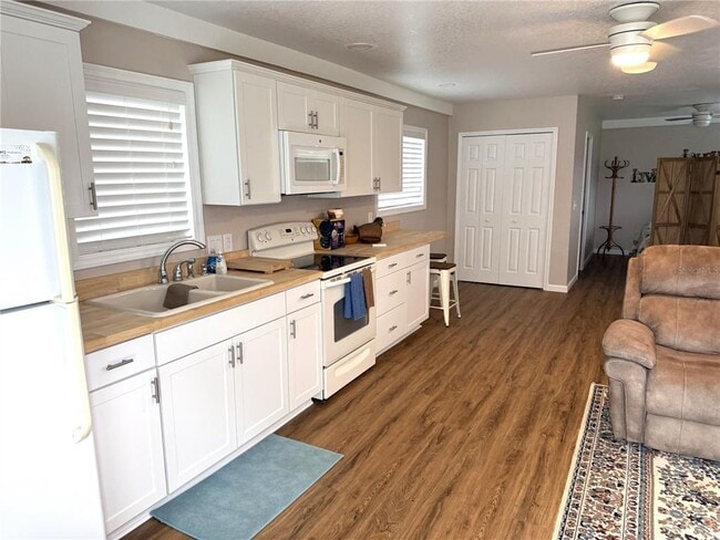 1470 Nestor Ct in North Port, FL - Building Photo - Building Photo