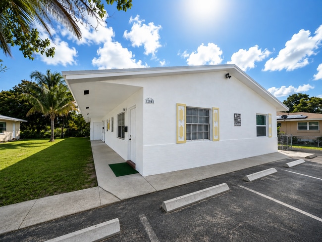208 NW 43rd Ct