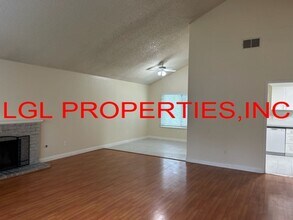 1470 Pebblewood Dr in Sacramento, CA - Building Photo - Building Photo