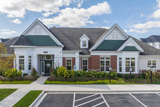 Bristol Station in Naperville, IL - Foto de edificio - Building Photo